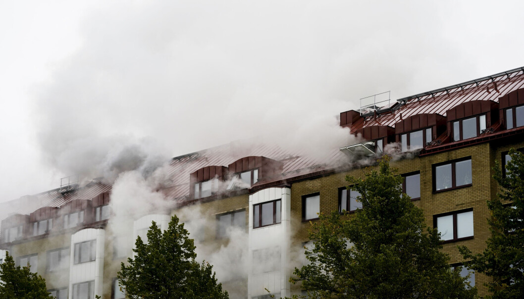 Eksplosjonen i en boligblokk i Annedal sentralt i Göteborg tirsdag forrige uke førte til en kraftig brann. En 55-åring er etterlyst i saken. Eksplosjonen i en boligblokk i Annedal sentralt i Göteborg tirsdag forrige uke førte til en kraftig brann. En 55-åring er etterlyst i saken.