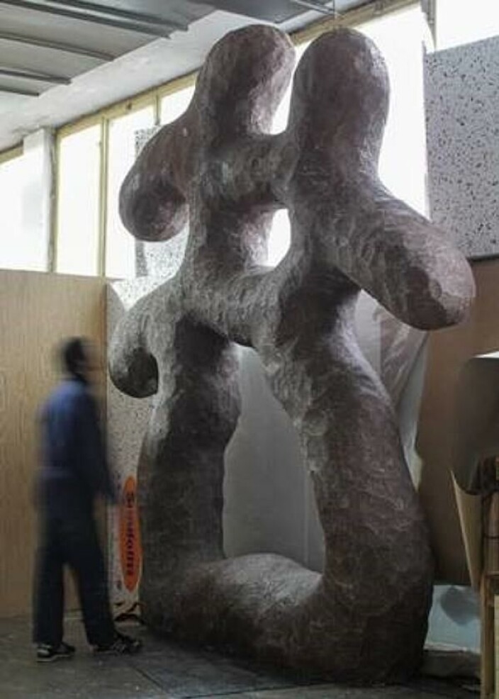 Leik. Modell av skulpturen. Leik. Modell av skulpturen.