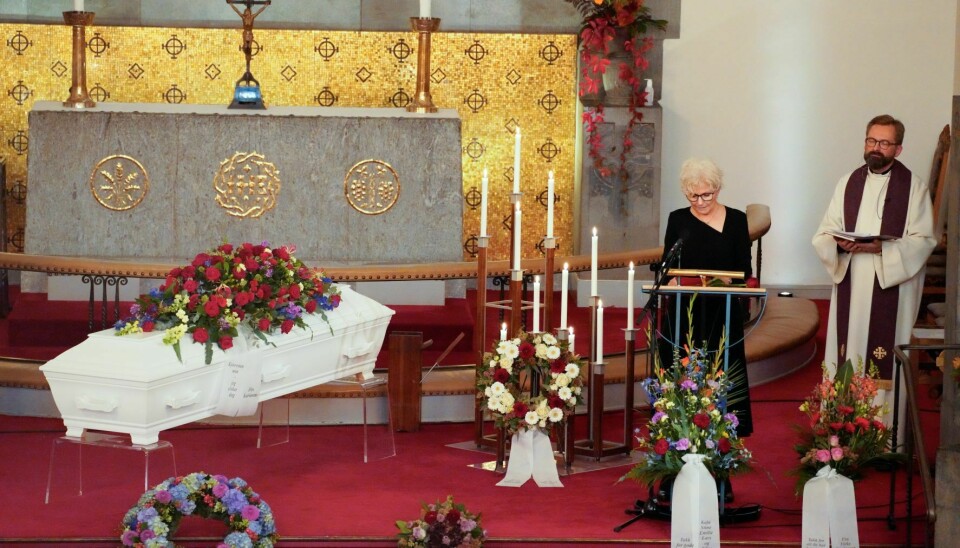Karianne Vennerød under bisettelsen til sin ektemann, filmregissør og produsent Petter Vennerød i Frogner kirke.