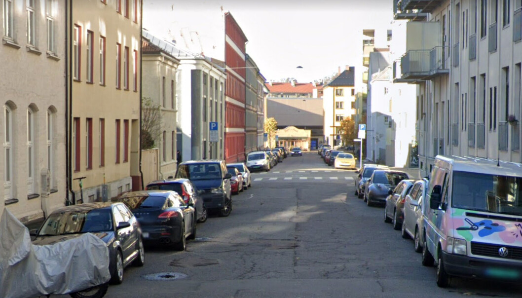 — En vegg har begynt å rase litt, og vi venter på fagpersoner som skal vurdere hva vi skal gjøre videre, sier operasjonsleder Per Ivar Iversen. — En vegg har begynt å rase litt, og vi venter på fagpersoner som skal vurdere hva vi skal gjøre videre, sier operasjonsleder Per Ivar Iversen.