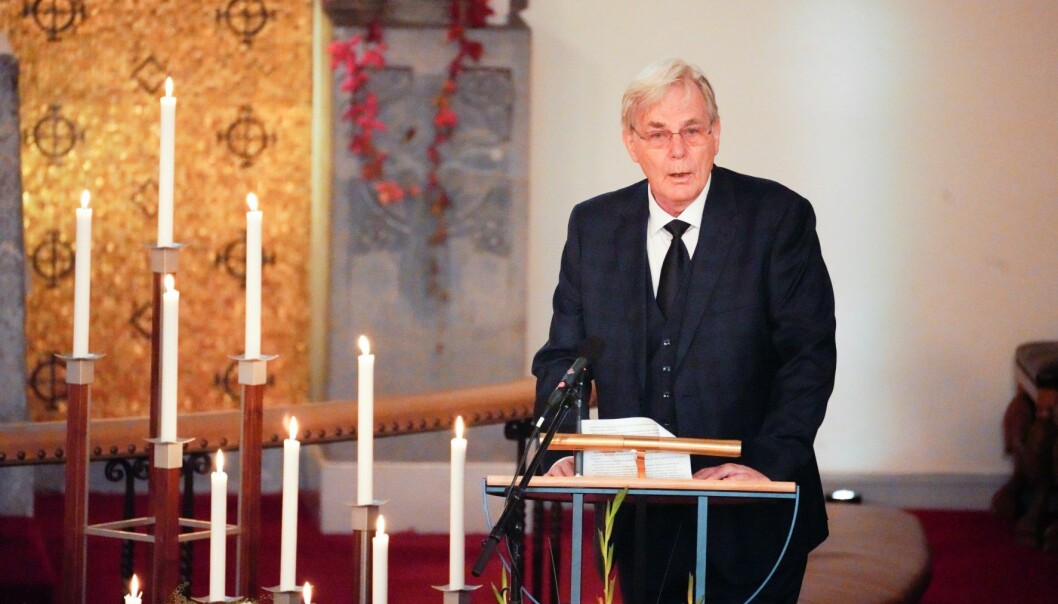 Filmregissør og produsent Petter Vennerød ble bisatt fra Frogner kirke torsdag. Hans bror Christian Vennerød holdt minnetale. Filmregissør og produsent Petter Vennerød ble bisatt fra Frogner kirke torsdag. Hans bror Christian Vennerød holdt minnetale.