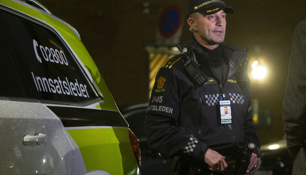 Politiet er fredag kveld i Heimdalsgata i Oslo med store ressurser etter en alvorlig voldshendelse. Her ved innsatsleder Tom Berger. Politiet er fredag kveld i Heimdalsgata i Oslo med store ressurser etter en alvorlig voldshendelse. Her ved innsatsleder Tom Berger.