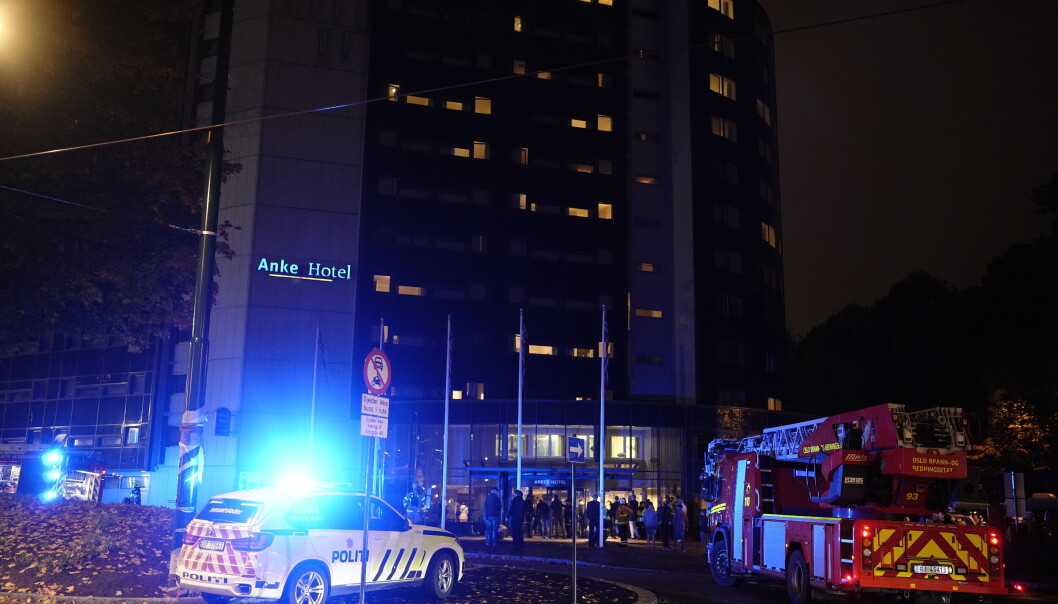 Det brant på et hotellrom på Anker Hotel i Storgata. Alle gjestene på hotellet ble evakuert, men ingen kom til skade. Det brant på et hotellrom på Anker Hotel i Storgata. Alle gjestene på hotellet ble evakuert, men ingen kom til skade.
