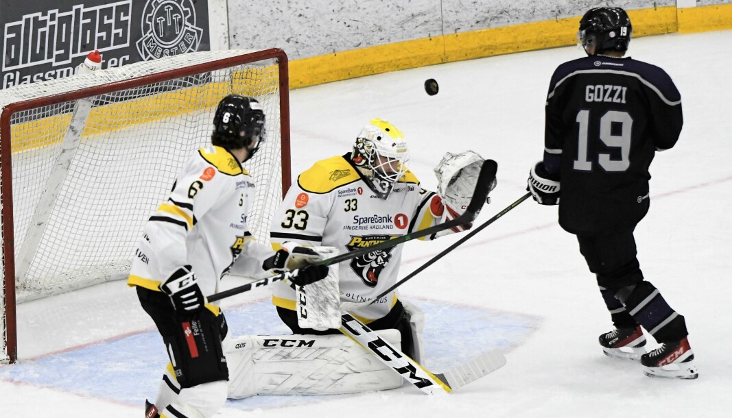 Ringerike-keeper Matias Petterson skal ha mye av æren for at Ringerike slo Grüner lørdag ettermiddag. Ringerike-keeper Matias Petterson skal ha mye av æren for at Ringerike slo Grüner lørdag ettermiddag.