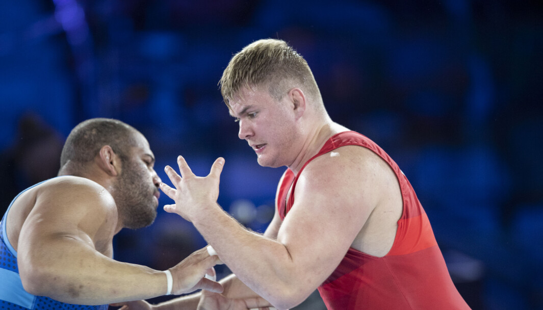 Oskar Marvik mot chileneren Yasmani Acosta Fernandez i klasse 130 kg under bronsefinalen på lørdagens kamper i årets bryte-VM på Jordal Amfi. Foto: Javad Parsa / NTB Oskar Marvik mot chileneren Yasmani Acosta Fernandez i klasse 130 kg under bronsefinalen på lørdagens kamper i årets bryte-VM på Jordal Amfi. Foto: Javad Parsa / NTB