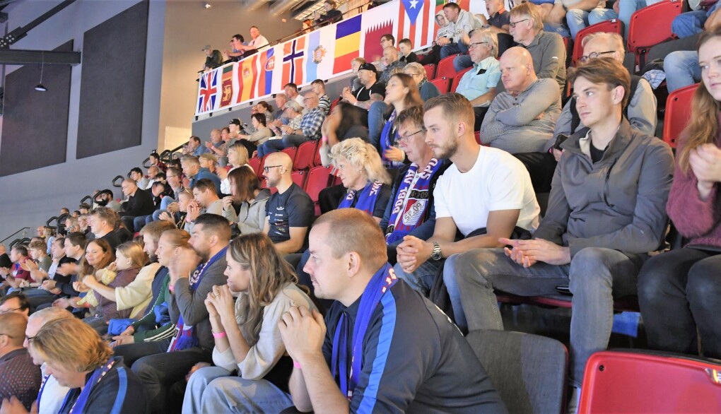 Bryterne fra Sportsklubben 09 hadde god støtte fra tribunen under ukas bryte-VM på Jordal Amfi. Bryterne fra Sportsklubben 09 hadde god støtte fra tribunen under ukas bryte-VM på Jordal Amfi.