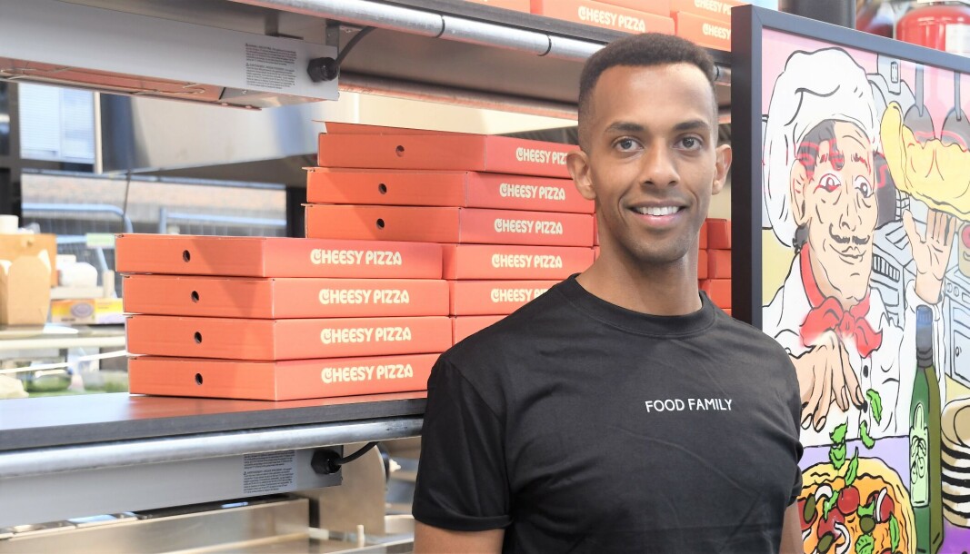 Nathan Jirenyaa Etefa og Food Family pressenterer et helt nytt konsept innen take away i Kolstadgata på Tøyen. Nathan Jirenyaa Etefa og Food Family pressenterer et helt nytt konsept innen take away i Kolstadgata på Tøyen.