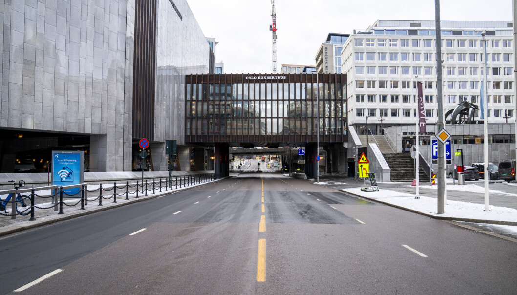 Det var her, i parkeringshuset til venstre, at en mann ble skutt lørdag 9. oktober. Mannen slapp unna med alvorlige skader. Fire personer er siktet i saken. Det var her, i parkeringshuset til venstre, at en mann ble skutt lørdag 9. oktober. Mannen slapp unna med alvorlige skader. Fire personer er siktet i saken.