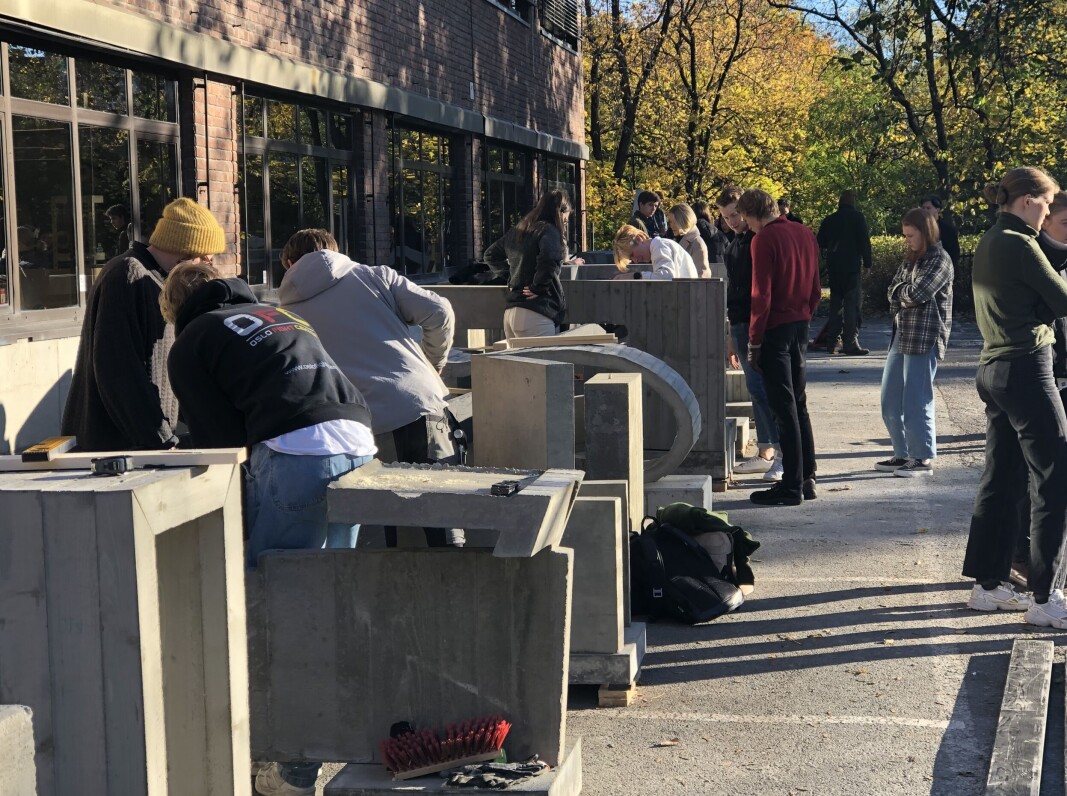 Studentene er i gang ved Vulkan. Studentene er i gang ved Vulkan.