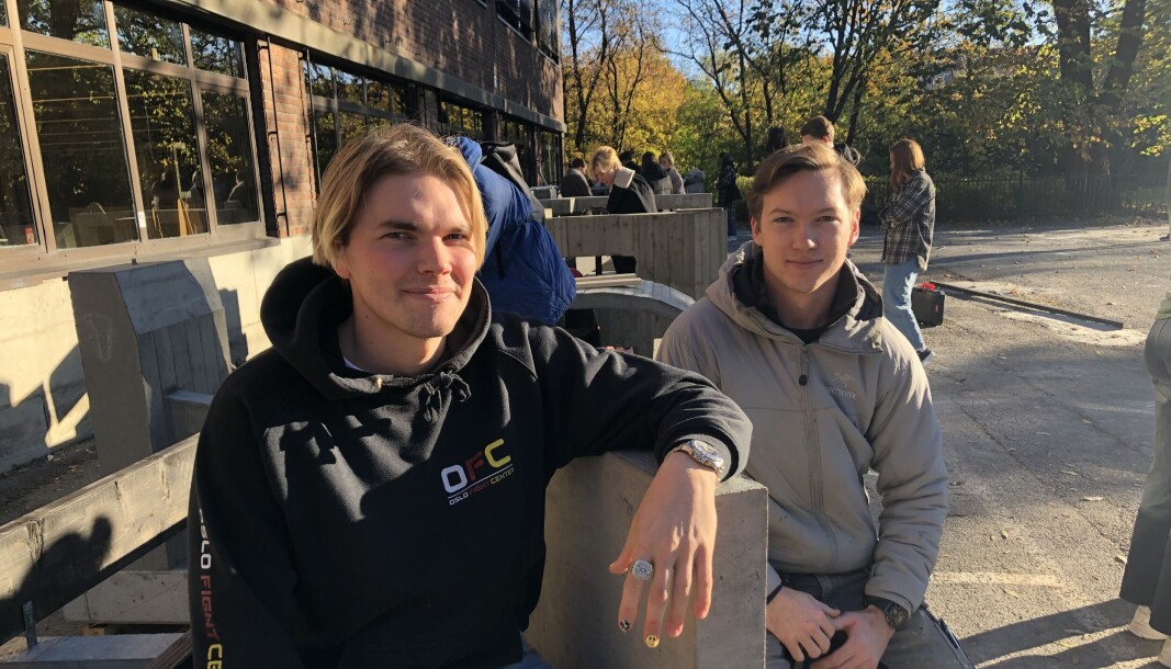 Studentene Brage Hofgaard og Joakim Rislaa synes det er veldig synd om skulpturene de lager ender med å bli destruert. Studentene Brage Hofgaard og Joakim Rislaa synes det er veldig synd om skulpturene de lager ender med å bli destruert.