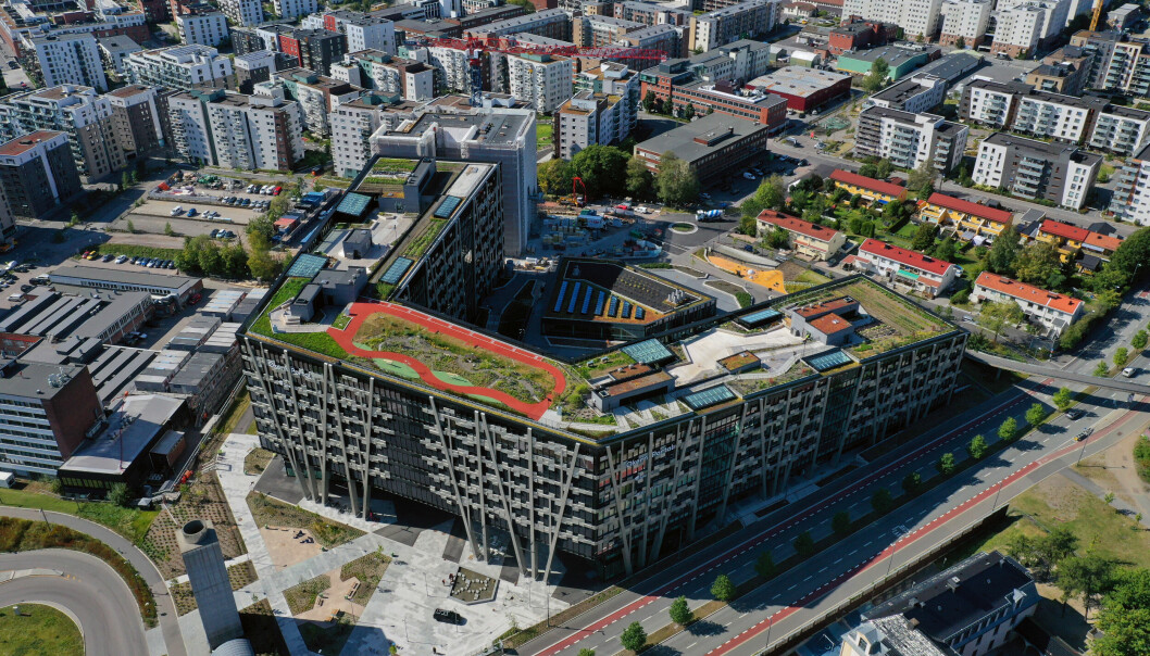 Dronefoto av enorme Økern Portal, som Arkitekturopprøret har nominert til Grøss-medaljen.