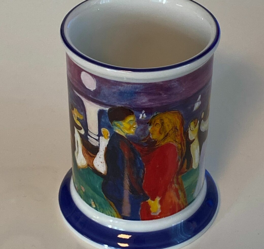 Også på finn.no: To stykk Edvard Munch-krus fra Porsgrund Porselen, 200 kroner per kopp. Også på finn.no: To stykk Edvard Munch-krus fra Porsgrund Porselen, 200 kroner per kopp.
