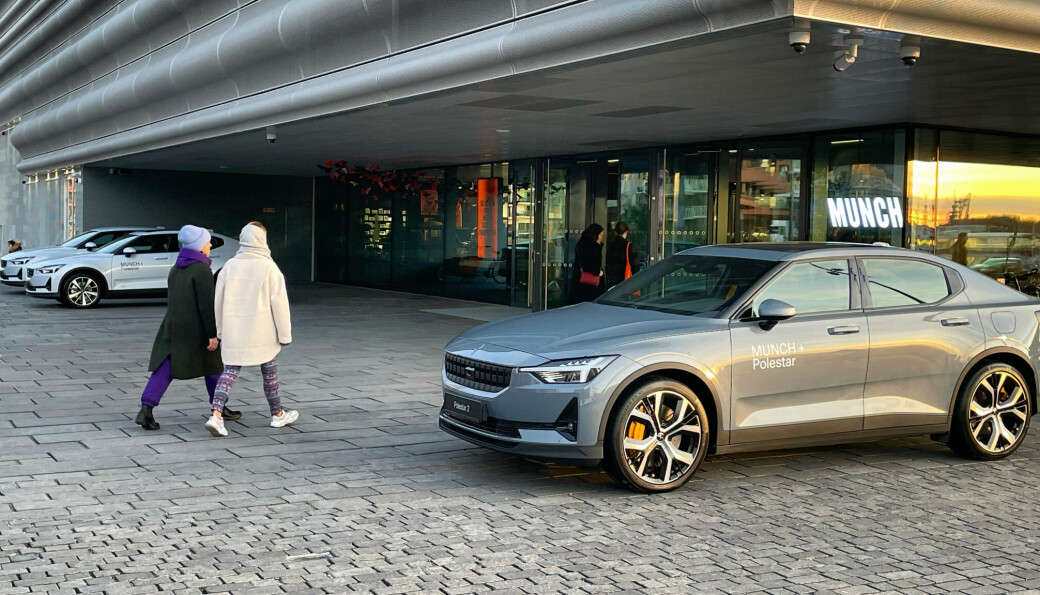 Er det HC-lapp i frontruta på disse bilene i parkering forbudt-sone utenfor Munchmuseet? Neppe, mener Adrian Bugge. Er det HC-lapp i frontruta på disse bilene i parkering forbudt-sone utenfor Munchmuseet? Neppe, mener Adrian Bugge.
