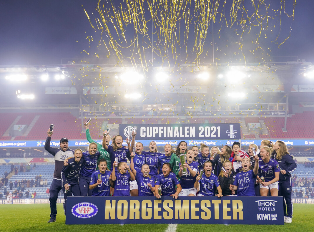 Nesten et identisk bilde som for ett år siden. Ellevill jubel da Vålerenga sikret cuptriumf nummer to på like mange år. Nesten et identisk bilde som for ett år siden. Ellevill jubel da Vålerenga sikret cuptriumf nummer to på like mange år.