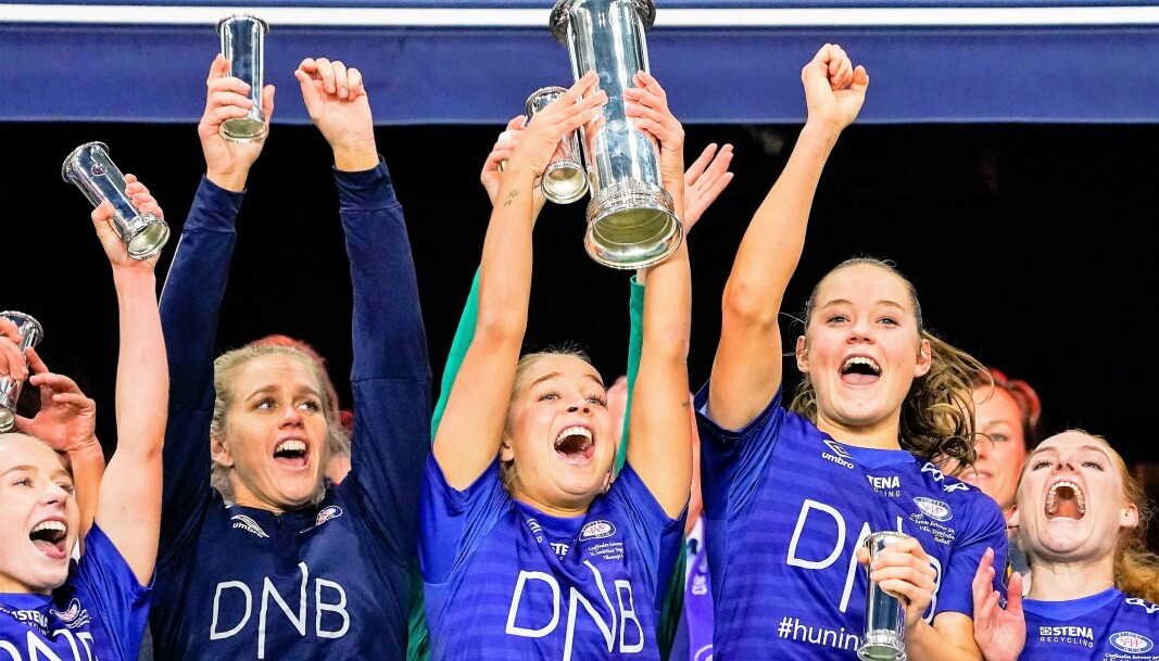For andre året på rad kunne Vålerenga-spillerne løfte kongepokalen søndag ettermiddag. For andre året på rad kunne Vålerenga-spillerne løfte kongepokalen søndag ettermiddag.