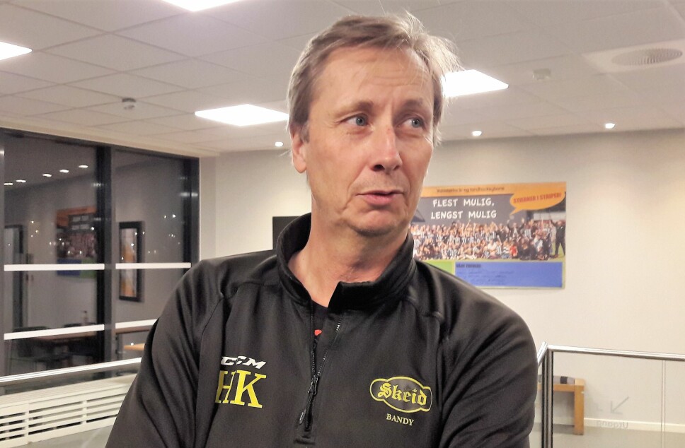 Helge Klæstad i Skeids trenerteam forstår at laget hans i manges øyne er favoritter til å rykke ned, men mener at laget hans kan spille javnt med de fleste.