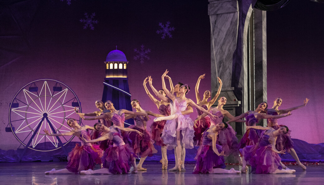 Nøtteknekkeren danset av Nasjonalballetten ved Den Norske Opera & Ballett. Foto: Erik Berg Nøtteknekkeren danset av Nasjonalballetten ved Den Norske Opera & Ballett. Foto: Erik Berg