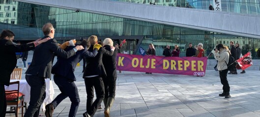 Extinction Rebellion-aksjon: Gateteater og COP 26-protest utenfor Operaen