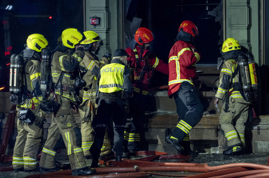 Brannvesenet rykket natt til søndag ut på brann i et kafélokale i gamlebyen i Oslo sentrum. Vitner har opplyst å ha sett noen knuse en rute i bygget, før det begynte å brenne. Leilighetene i bygget ble evakuert av beboerne. Brannvesenet rykket natt til søndag ut på brann i et kafélokale i gamlebyen i Oslo sentrum. Vitner har opplyst å ha sett noen knuse en rute i bygget, før det begynte å brenne. Leilighetene i bygget ble evakuert av beboerne.