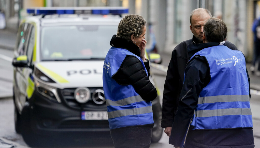 Representanter fra Spesialenheten for politisaker ved stedet der 33-åringen ble skutt og drept av politiet i Thereses gate. Representanter fra Spesialenheten for politisaker ved stedet der 33-åringen ble skutt og drept av politiet i Thereses gate.