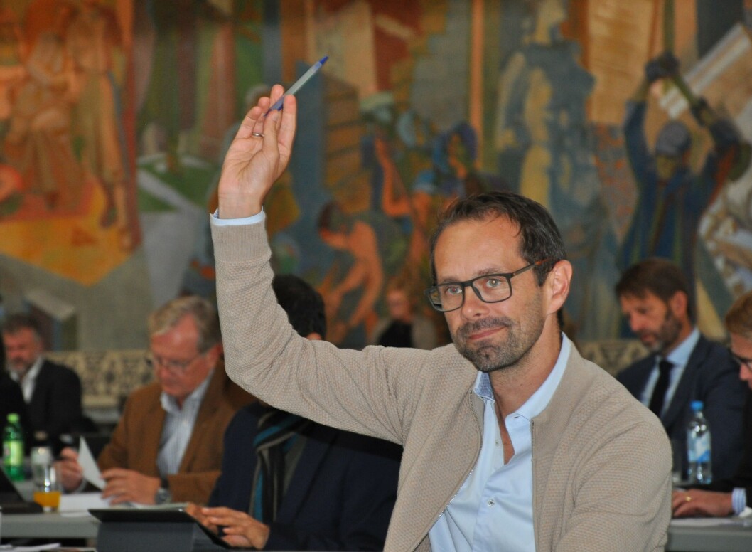 — Som alle andre er vi opptatt av sikkerhet, men flere av disse forslagene er helt uforholdsmessige og hører ikke hjemme i en åpen og demokratisk kommune, sier Venstres gruppeleder Hallstein Bjercke. — Som alle andre er vi opptatt av sikkerhet, men flere av disse forslagene er helt uforholdsmessige og hører ikke hjemme i en åpen og demokratisk kommune, sier Venstres gruppeleder Hallstein Bjercke.