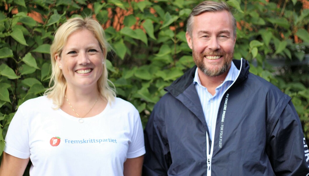 Vi krever en generell bevæpning av politiet i Oslo, sier bystyrepolitiker Aina Stenersen (Frp) og fylkesleder Andreas Meeg-Bentzen. Vi krever en generell bevæpning av politiet i Oslo, sier bystyrepolitiker Aina Stenersen (Frp) og fylkesleder Andreas Meeg-Bentzen.