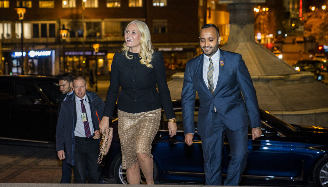 Kronprinsesse Mette-Marit ble tatt imot av Oslos varaordfører Abdullah Alsabeehg (Ap) da Arkitektur- og designhøgskolen i Oslo markerte sitt 75-årsjubileum i Oslo rådhus fredag. Kronprinsesse Mette-Marit ble tatt imot av Oslos varaordfører Abdullah Alsabeehg (Ap) da Arkitektur- og designhøgskolen i Oslo markerte sitt 75-årsjubileum i Oslo rådhus fredag.