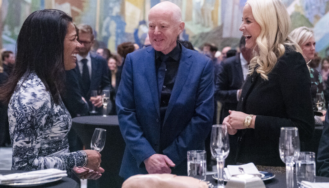 Styreleder Lisa Cooper (venstre) i samtale med rektor Ole Gustavsen og kronprinsesse Mette-Marit under Arkitektur- og designhøgskolen i Oslo sitt 75-årsjubileum fredag. Styreleder Lisa Cooper (venstre) i samtale med rektor Ole Gustavsen og kronprinsesse Mette-Marit under Arkitektur- og designhøgskolen i Oslo sitt 75-årsjubileum fredag.
