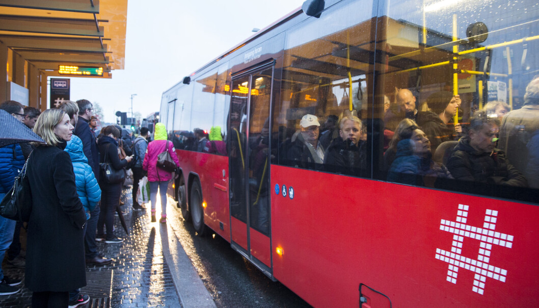 Fra 19. september kan én voksen ta med inntil fire barn på samme kollektivbillett etter klokka 18 på hverdager i Oslo-området. Fra 19. september kan én voksen ta med inntil fire barn på samme kollektivbillett etter klokka 18 på hverdager i Oslo-området.