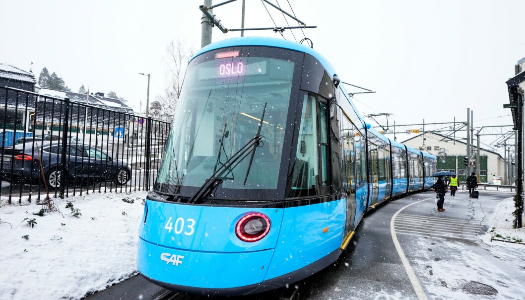 En av de tre nye Urbos-trikkene som skal kjøre med passasjerer fra januar fotografert på Holtet sist vinter. En av de tre nye Urbos-trikkene som skal kjøre med passasjerer fra januar fotografert på Holtet sist vinter.