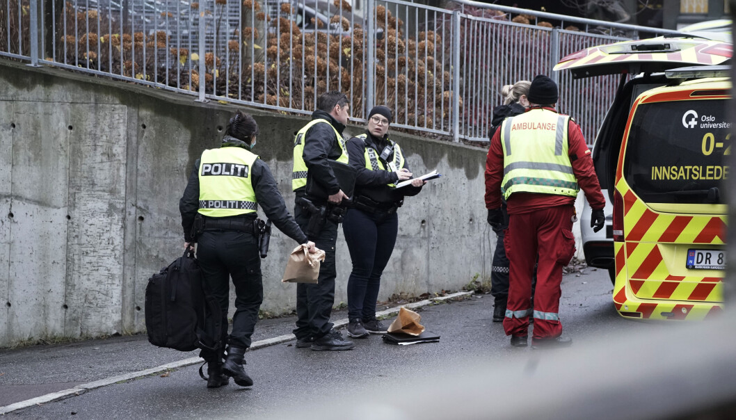 Nødetatene på plss utenfor Kuben videregående skole etter at en tenåringsgutt ble knivstukket mandag. Nødetatene på plss utenfor Kuben videregående skole etter at en tenåringsgutt ble knivstukket mandag.