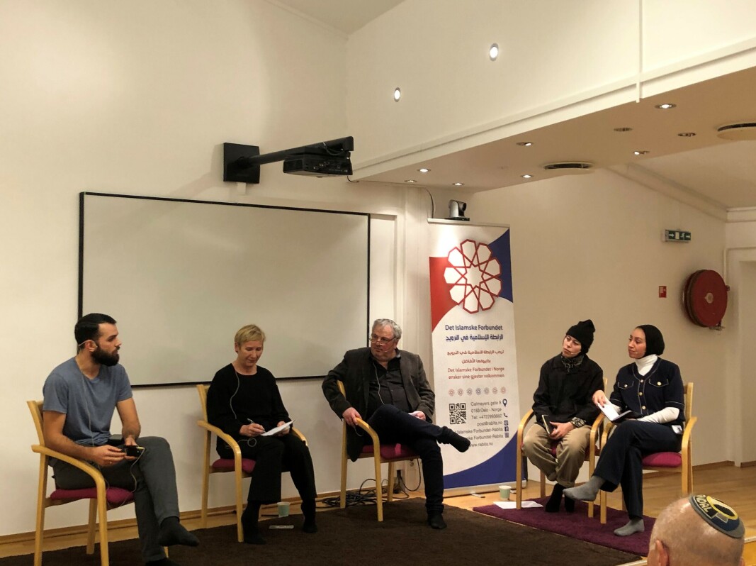 Jonas Selhi (Rabita), Olga Stokke (journalist i Aftenposten), Michael Gritzman (Jødiske veivisere), Zeinab og Yasmin (begge fra Rabitas veivisere). Jonas Selhi (Rabita), Olga Stokke (journalist i Aftenposten), Michael Gritzman (Jødiske veivisere), Zeinab og Yasmin (begge fra Rabitas veivisere).