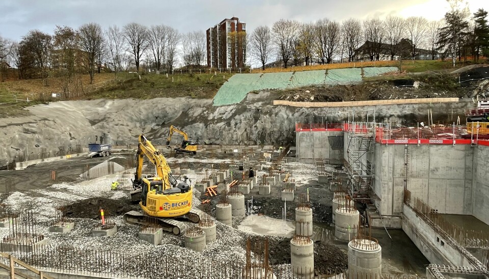 Grunnarbeidene startet opp i januar 2021, og har under utfordrende grunnforhold med porøst fjell og nærhet til eksisterende T-bane, lagt et trygt fundament for det nye badeanlegget på Tøyen.