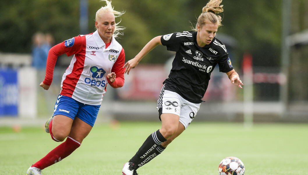 Cathinka Friis Tandberg (t.v.) scoret Lyns vinnermål i returkampen mot Åsane i kvalifiseringen til Toppserien. Her er hun fra en seriekamp mot Rosenborg i sommer. Cathinka Friis Tandberg (t.v.) scoret Lyns vinnermål i returkampen mot Åsane i kvalifiseringen til Toppserien. Her er hun fra en seriekamp mot Rosenborg i sommer.