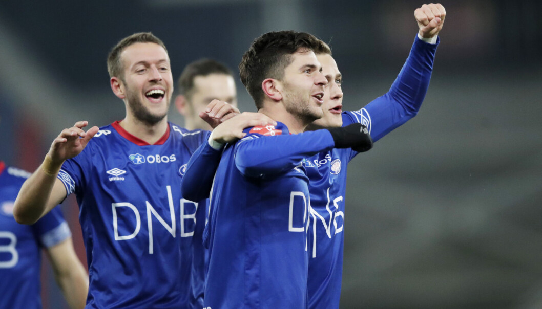 Vålerenga jubler etter Fredrik Oldrup Jensens 1-0 scoring. Vålerenga jubler etter Fredrik Oldrup Jensens 1-0 scoring.