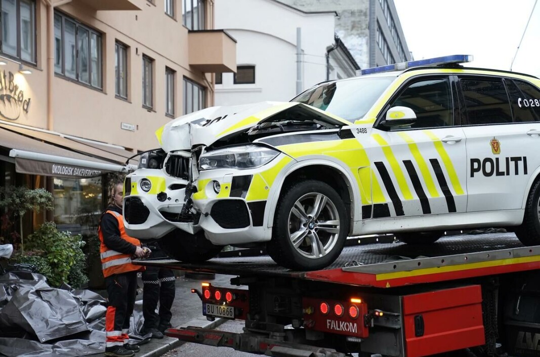 Denne politibilen ble brukt i forbindelse med pågripelsen av mannen som truet med kniv på Bislett. Mannen ble skutt av politiet og døde. Denne politibilen ble brukt i forbindelse med pågripelsen av mannen som truet med kniv på Bislett. Mannen ble skutt av politiet og døde.