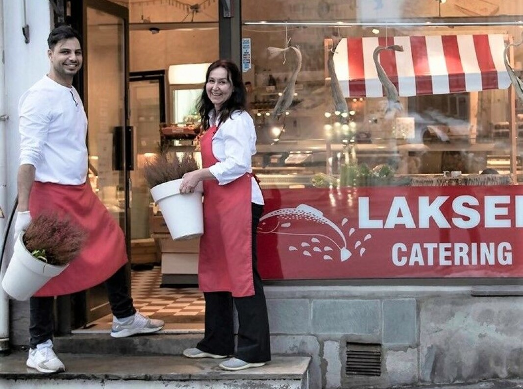 — Under hele koronapandemien har det vært vanskelig. Men nå på slutten, når samfunnet åpnet opp igjen, var det nesten ingen kunder som kom til oss, forteller butikkeierne Hege, Radwan og Anne-Britt. — Under hele koronapandemien har det vært vanskelig. Men nå på slutten, når samfunnet åpnet opp igjen, var det nesten ingen kunder som kom til oss, forteller butikkeierne Hege, Radwan og Anne-Britt.