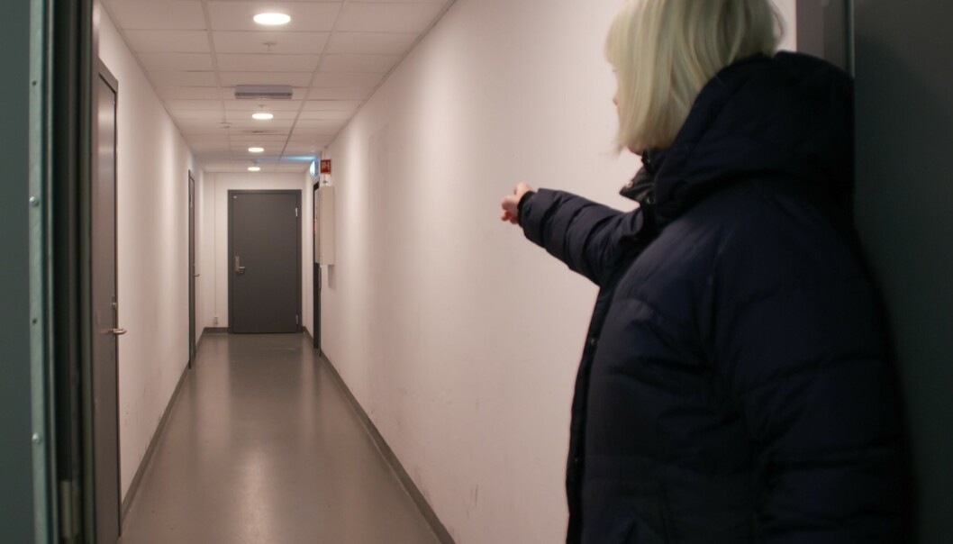 Rømningsdører slår innover, avdekker tilsynsrapporten om utilstrekkelig brannsikring av Kværnerdammen borettslag. Rømningsdører slår innover, avdekker tilsynsrapporten om utilstrekkelig brannsikring av Kværnerdammen borettslag.