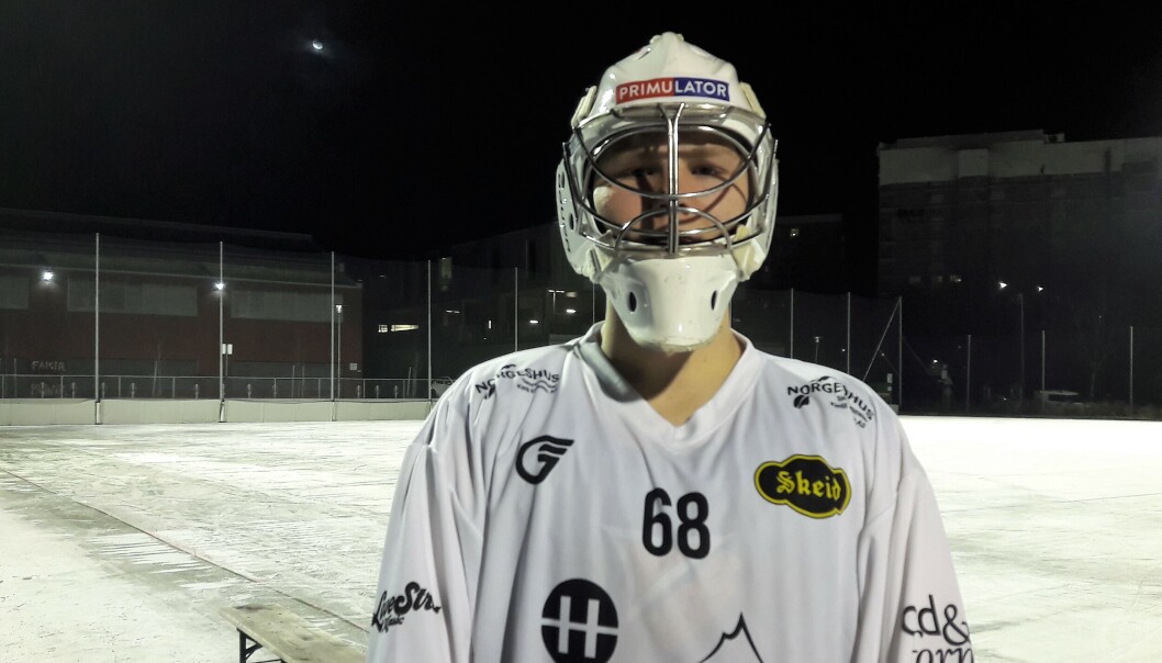 Slik ser en bandykeeper ut i full kamputstyr. Skeids keeper Casper Kamfjord kom fra Ullevål før sesongen. Kampen betød mye for den unge, lovende keeperen. Slik ser en bandykeeper ut i full kamputstyr. Skeids keeper Casper Kamfjord kom fra Ullevål før sesongen. Kampen betød mye for den unge, lovende keeperen.