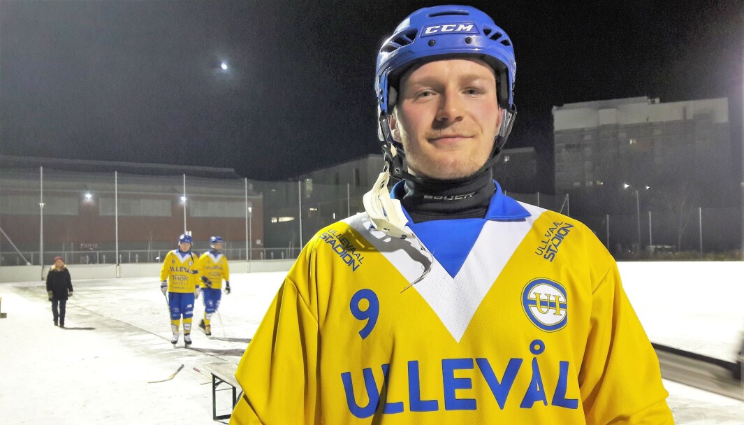 Jesper Bergersen var dagens mann på Voldsløkka. Ullevålspilleren lagde to mål, pådro seg to utvisninger, og fikk et kølleblad i øyet. En hendelsesrik kamp, sa han ved kampslutt. Jesper Bergersen var dagens mann på Voldsløkka. Ullevålspilleren lagde to mål, pådro seg to utvisninger, og fikk et kølleblad i øyet. En hendelsesrik kamp, sa han ved kampslutt.