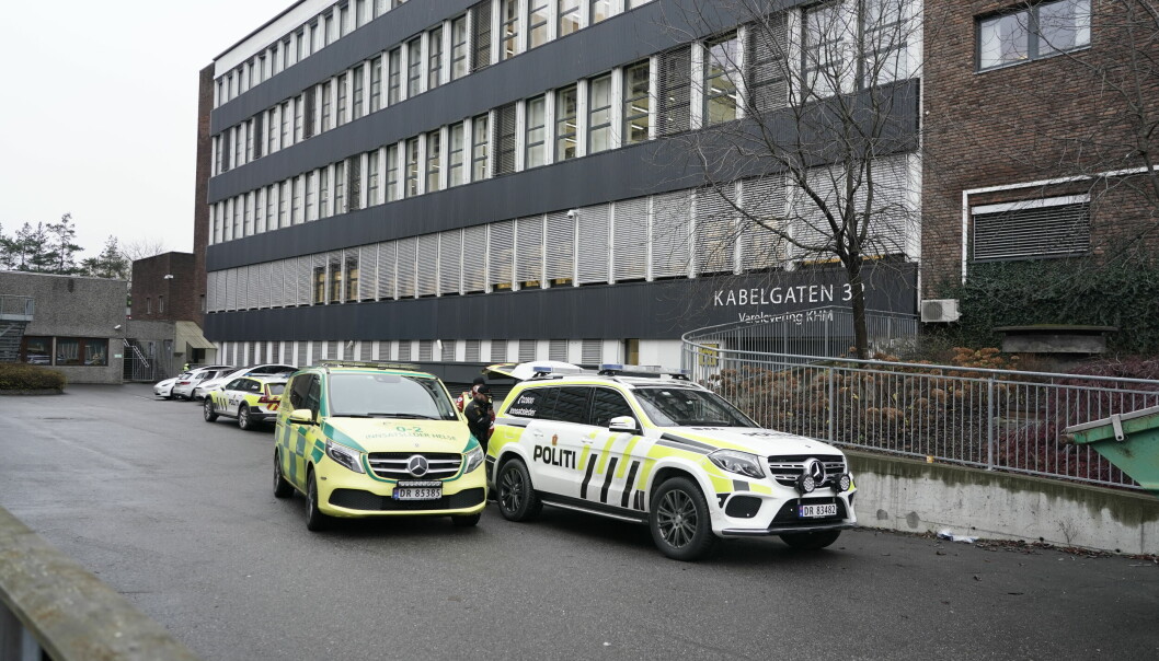 En ung gutt ble knivstukket ved Kuben videregående skole i Oslo 15. november. Fem ungdommer er siktet for medvirkning til drapsforsøk. De fem ble løslatt onsdag.