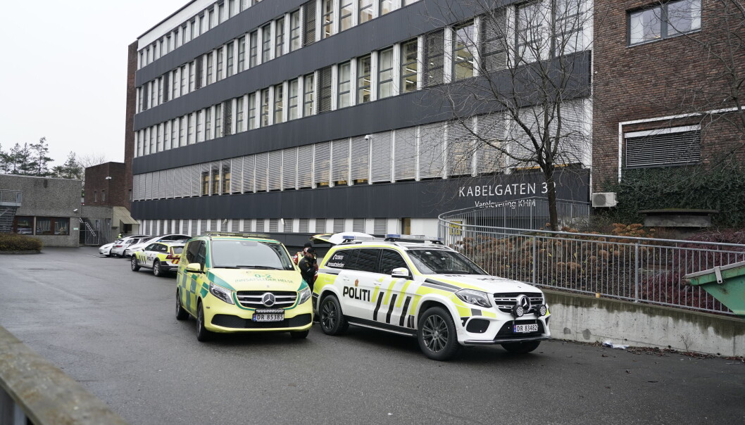 En ung gutt ble knivstukket ved Kuben videregående skole i Oslo 15. november. Fem ungdommer er siktet for medvirkning til drapsforsøk. De fem ble løslatt onsdag. En ung gutt ble knivstukket ved Kuben videregående skole i Oslo 15. november. Fem ungdommer er siktet for medvirkning til drapsforsøk. De fem ble løslatt onsdag.