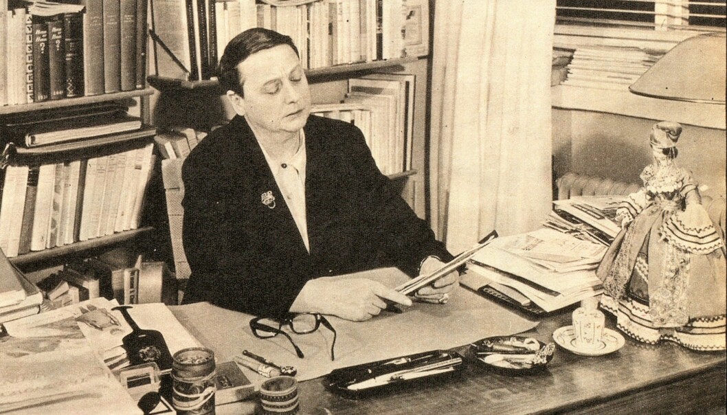 Hovdan på kontoret, slik hun ble avbildet i ukebladet Hjemmet i 1964