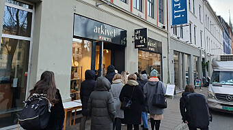 Kø utenfor Fretex på black friday. Men her går pengene til trengende barn, ikke profitt Kø utenfor Fretex på black friday. Men her går pengene til trengende barn, ikke profitt