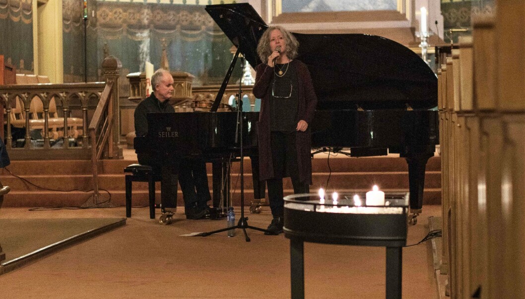 Ulf Nilsen og Miriam Segel holdt en stemningsfull konsert i Kampen kirke før fakkeltoget. Ulf Nilsen og Miriam Segel holdt en stemningsfull konsert i Kampen kirke før fakkeltoget.