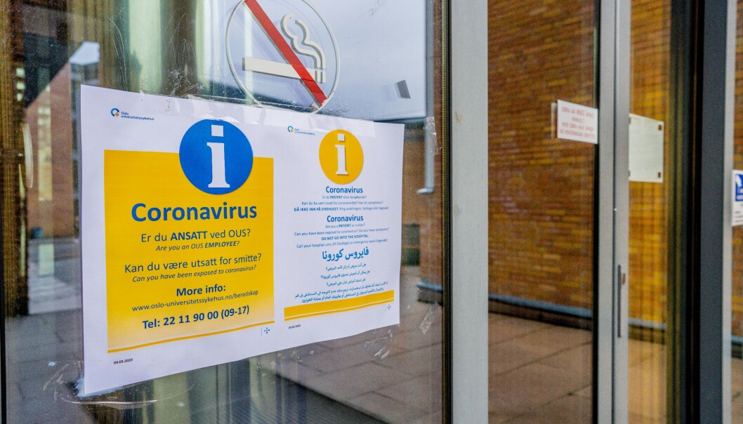 I fjor var det besøksforbud ved alle Oslos sykehus. Foreløpig er det nå kun innstramming i besøksregler der alle må scanne en QR-kode og besvare spørsmål for å slippe inn. I fjor var det besøksforbud ved alle Oslos sykehus. Foreløpig er det nå kun innstramming i besøksregler der alle må scanne en QR-kode og besvare spørsmål for å slippe inn.