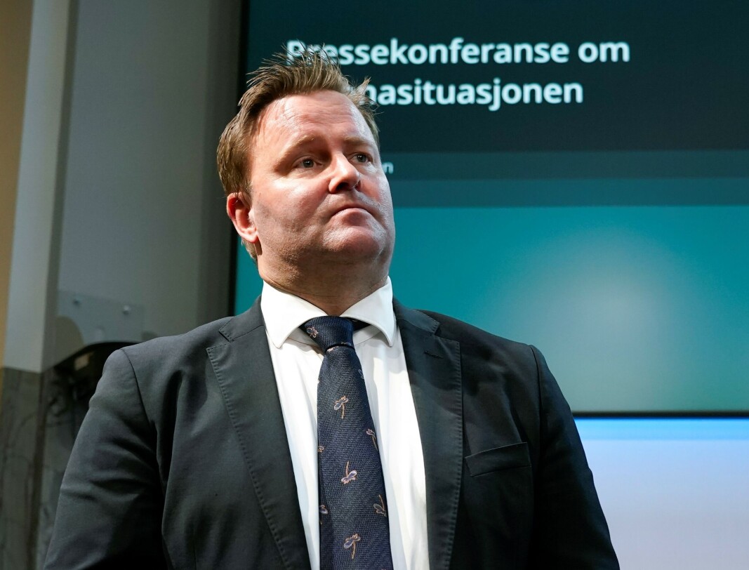 — Vi ser at der munnbind er påbudt følger folk det samvittighetsfullt. I kommuner hvor det er anbefalt er etterlevelsen ikke like god, sier assiterende helsedirektør Espen Rostrup Nakstad. — Vi ser at der munnbind er påbudt følger folk det samvittighetsfullt. I kommuner hvor det er anbefalt er etterlevelsen ikke like god, sier assiterende helsedirektør Espen Rostrup Nakstad.