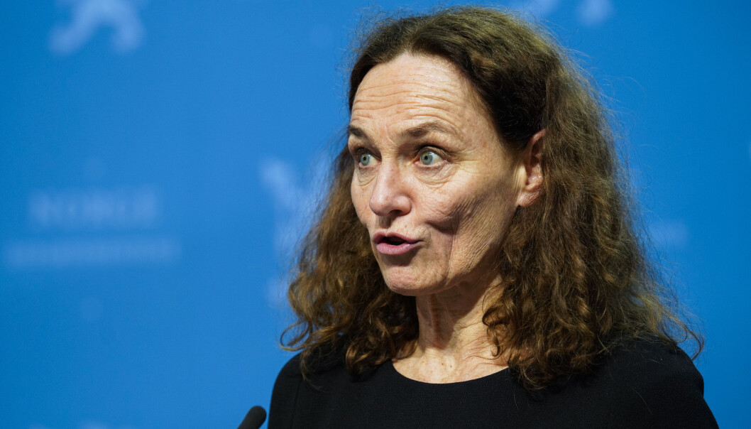 Direktør i Folkehelseinstituttet, Camilla Stoltenberg, sier at det er grunn til å være bekymret for den nye koronavarianten omikron. Direktør i Folkehelseinstituttet, Camilla Stoltenberg, sier at det er grunn til å være bekymret for den nye koronavarianten omikron.