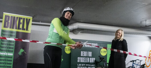 Proffsyklist Jonas Orset (31) åpnet den nye sykkelparkeringen i Sentrum parkeringshus