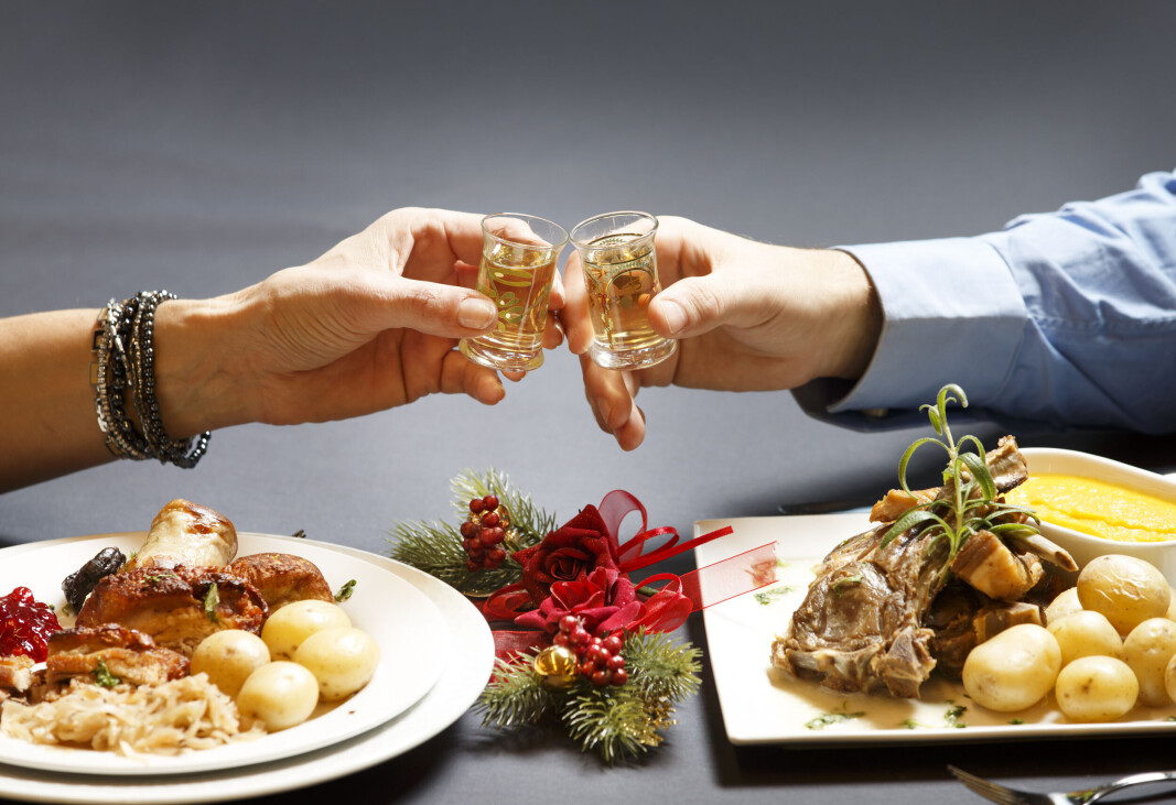 Hygg deg på julebord, er oppfordringen fra byrådsleder Raymond Johansen. Men han ber folk ta forholdsregler og være opptatt av smittevern. Hygg deg på julebord, er oppfordringen fra byrådsleder Raymond Johansen. Men han ber folk ta forholdsregler og være opptatt av smittevern.